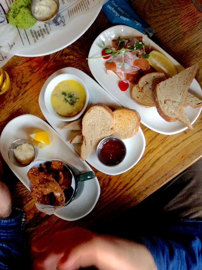 The first meeting with London by Vladislava  - Ourboox.com