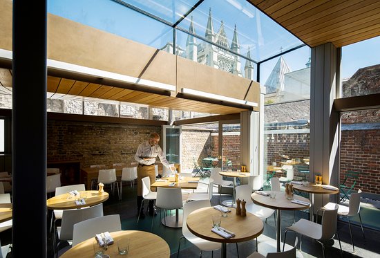 The first meeting with the city by Borisova Dominika - Illustrated by Borisova Dominika - Ourboox.com