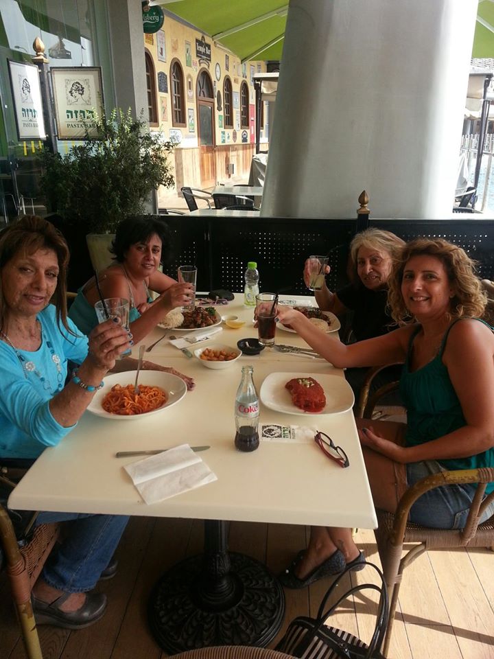 תמונות מספרות משפחה by iris levi - Illustrated by עריכה -איריס לוי - Ourboox.com