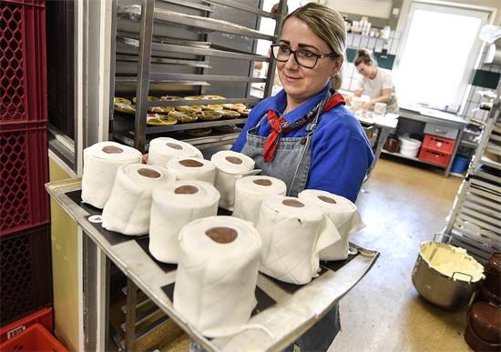 קורונה, אבל קצת אחרת. תמונות מכל העולם שיגרמו לכם לחייך by תיקי שגיא - Ourboox.com