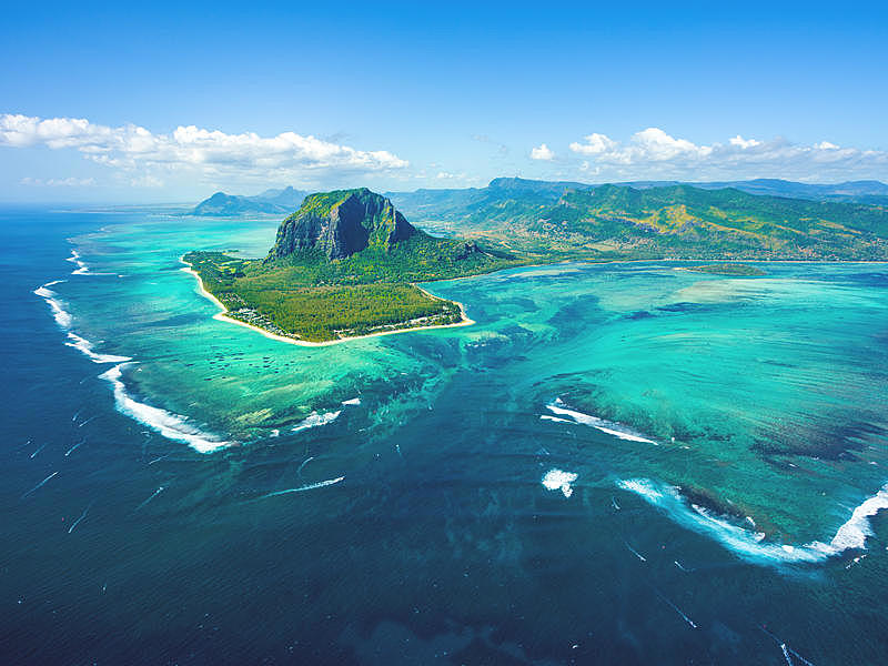 Les plus belles îles du monde by Agata Staszkiewicz - Ourboox.com