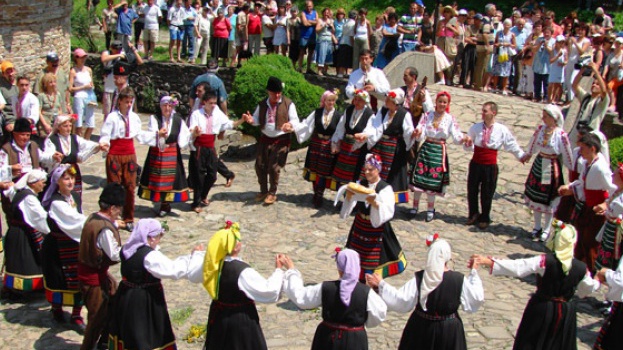 Гергьовден традиции и обичай by Vutova - Ourboox.com