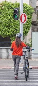 רכיבה בטוחה by yifat tam - Illustrated by נעמה מגידי ויפעת תם - Ourboox.com