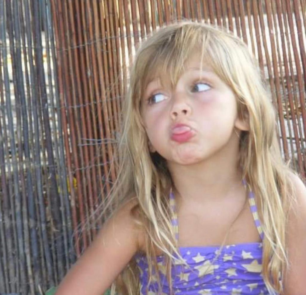 A little about me – Shira Tzur by shira - Ourboox.com