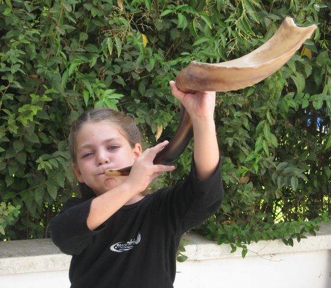 queen shilat by shilat goren - Ourboox.com