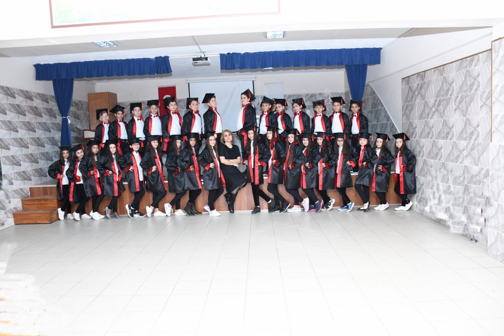 KÜÇÜK YAZARLAR DURAĞI by Selda Yönter - Ourboox.com