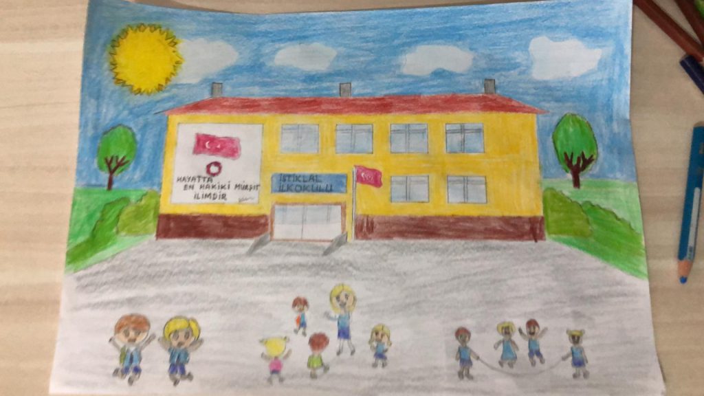 Okulun ilk günü hava çok güzeldi.Güneş pırıl pırıl parlıyordu. The weather was very nice on the first day of the school. The sun was shining brightly.