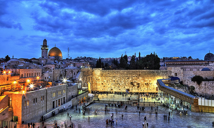 ירושלים של זהב by Michelle khasin - Illustrated by גל שלם, מישל חסין, קרולינה טולצינסקי, מאי אוחיון,עדן הרץ - Ourboox.com