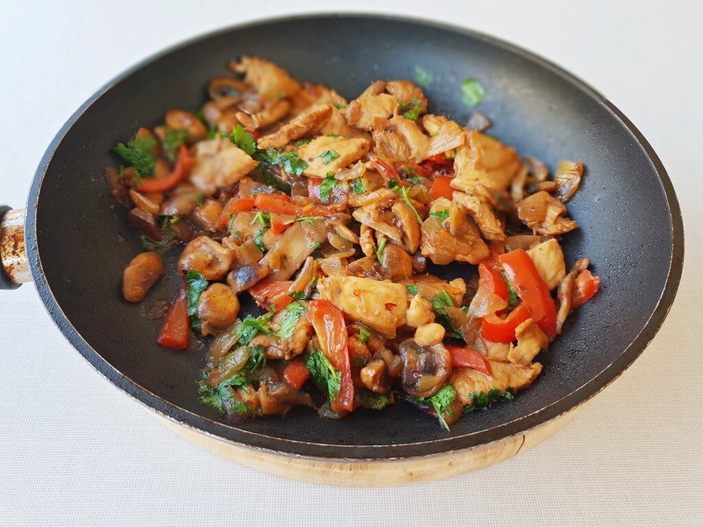 ספר המתכונים שלי – לשמירת אורח חיים בריא! by emily peretz - Illustrated by הדסה פרץ - כיתה י - Ourboox.com