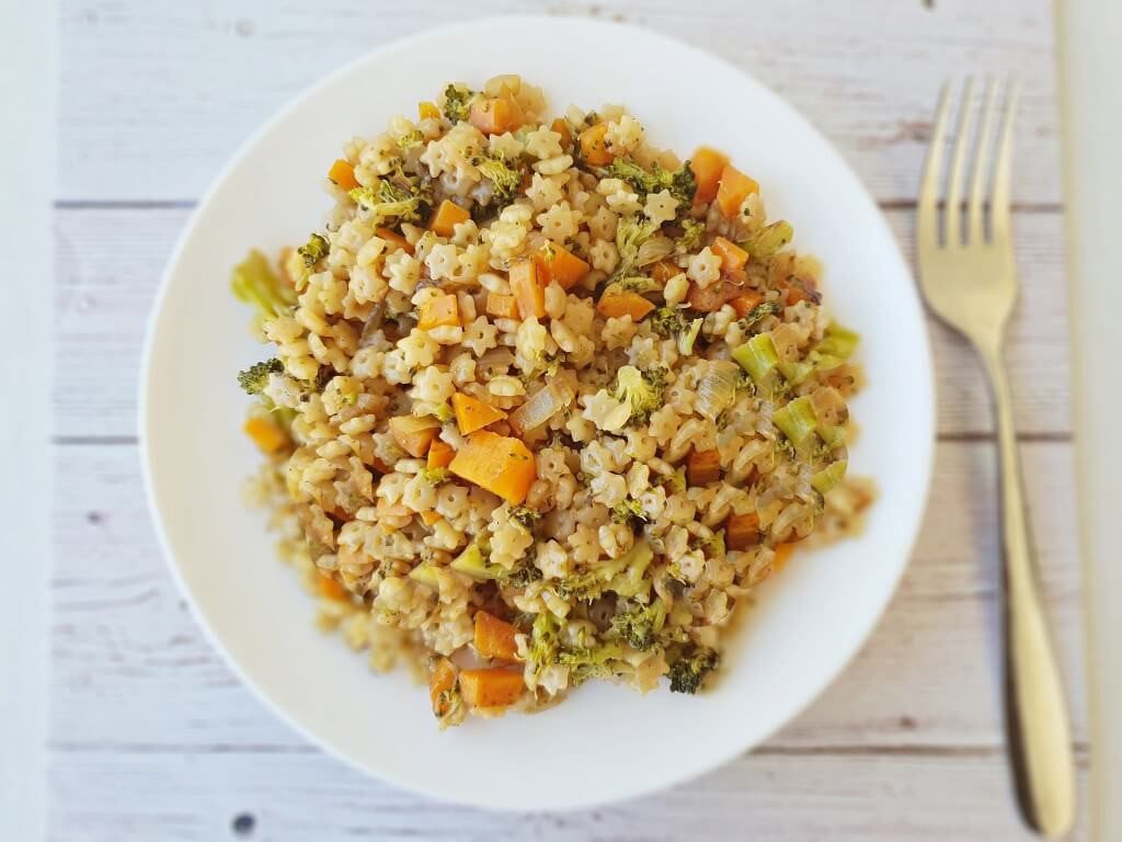 ספר המתכונים שלי – לשמירת אורח חיים בריא! by emily peretz - Illustrated by הדסה פרץ - כיתה י - Ourboox.com