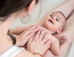 Il Massaggio Infantile A.I.M.I: un modo di stare con il mio bambino by tiziana runco - Ourboox.com