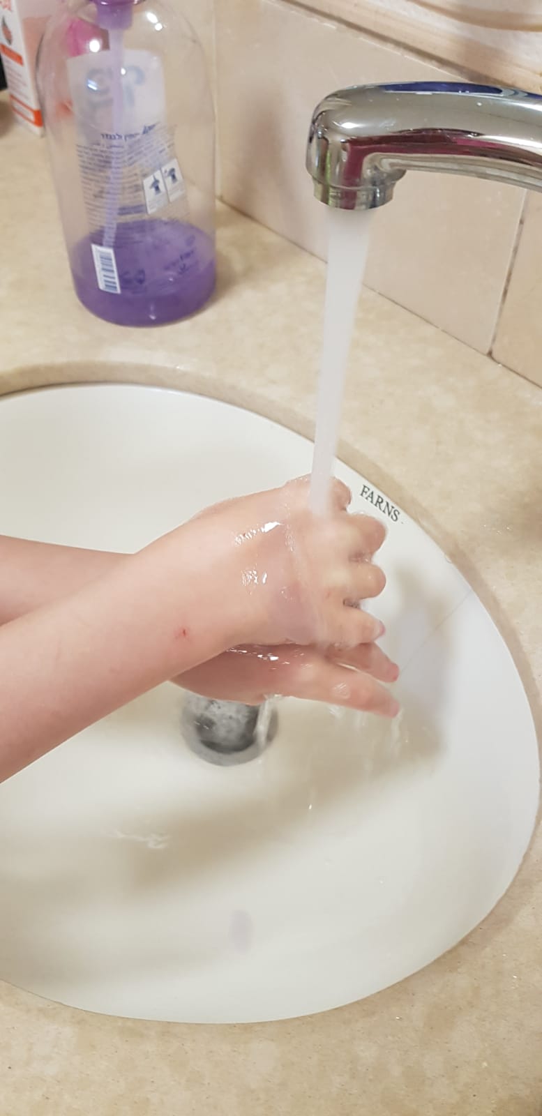 לשטוף ידיים by Rotem Pressman - Illustrated by יסמין - Ourboox.com