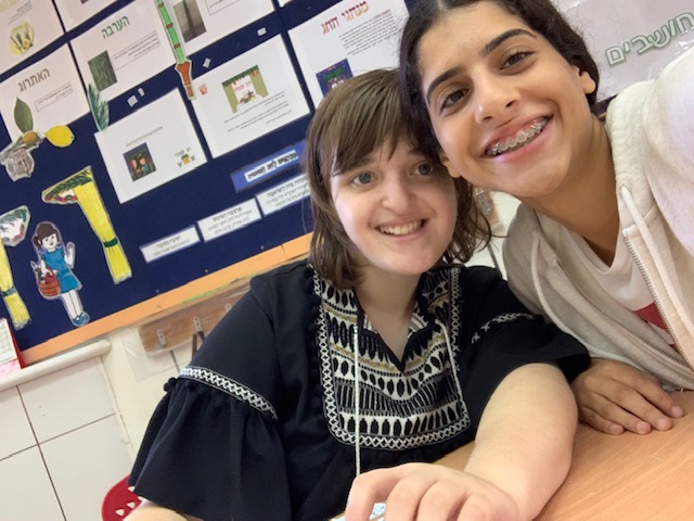 החוברת של שירה by adi oved - Ourboox.com