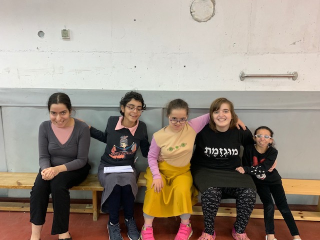 החוברת של שירה by adi oved - Ourboox.com