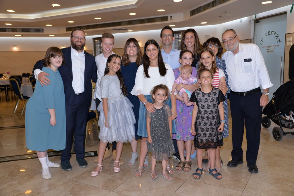 החוברת של שירה by adi oved - Ourboox.com