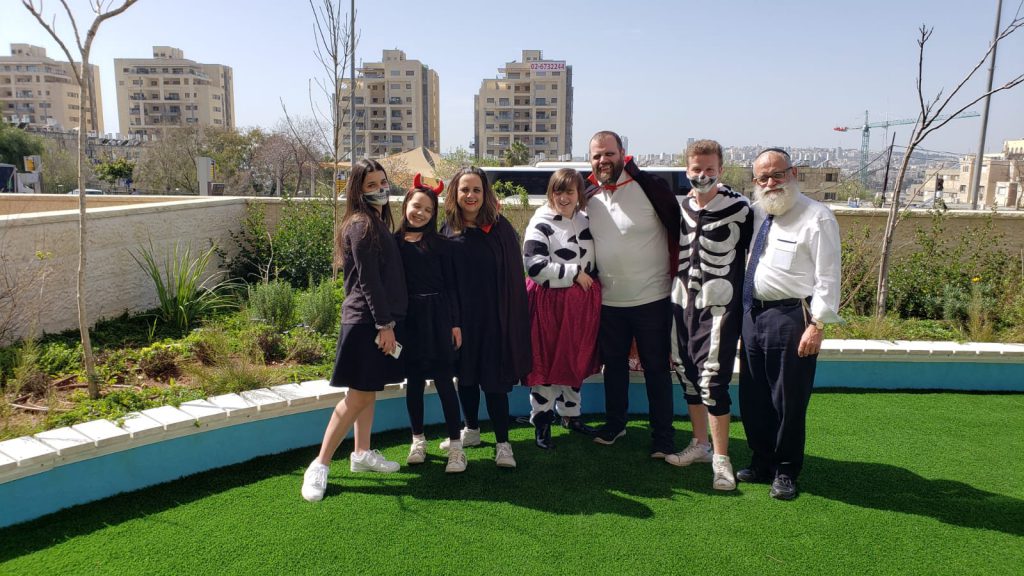 החוברת של שירה by adi oved - Ourboox.com