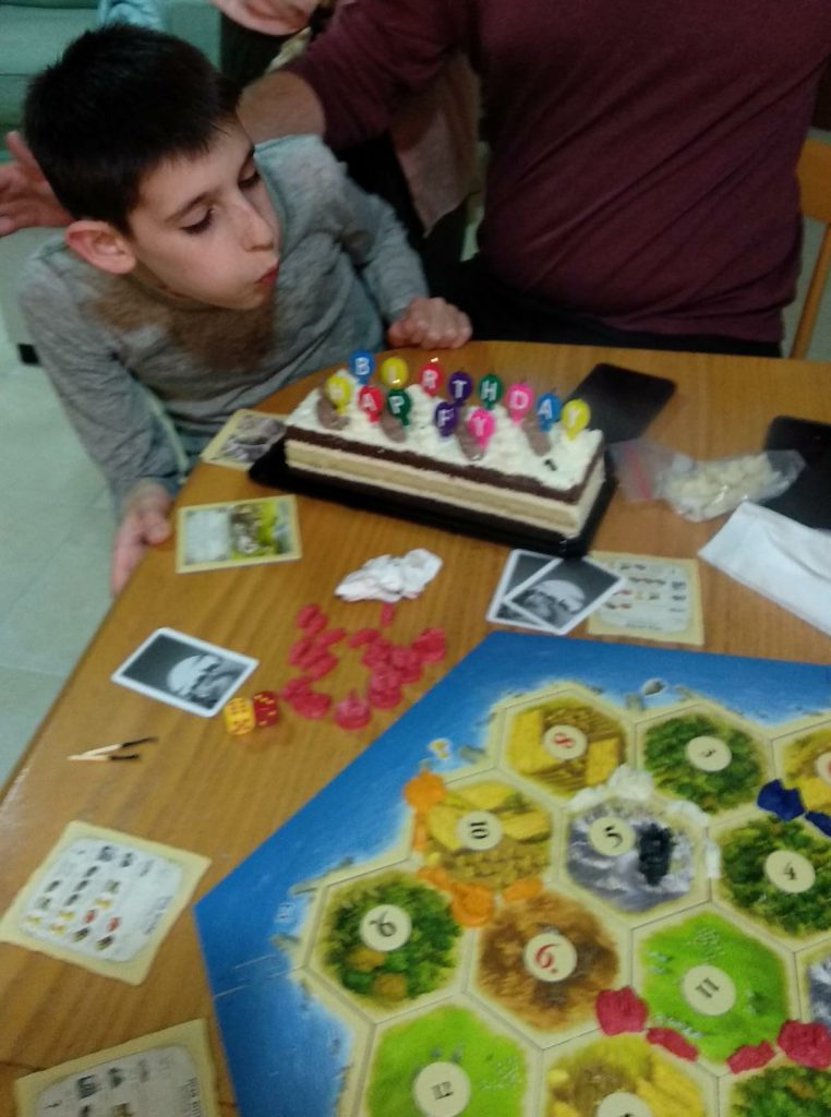 אחד יחיד ומיוחד by ADVA DAN - Illustrated by נאוה בר - Ourboox.com