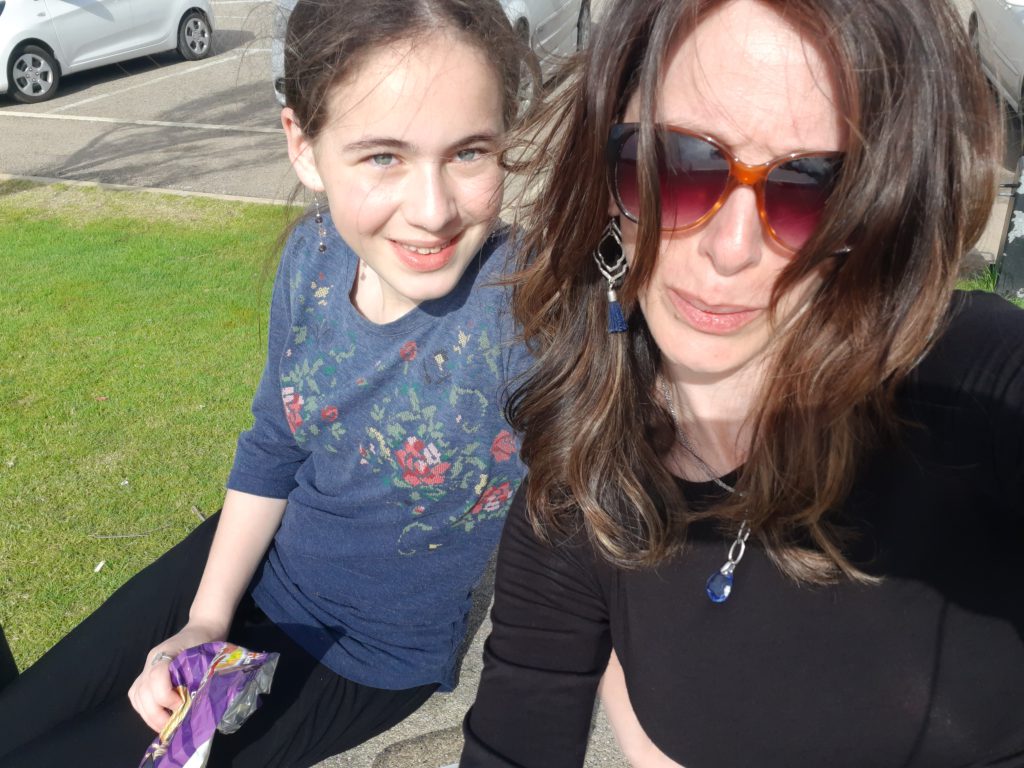 הכל עניין של זוויות by chani donin - Illustrated by חני דונין - Ourboox.com