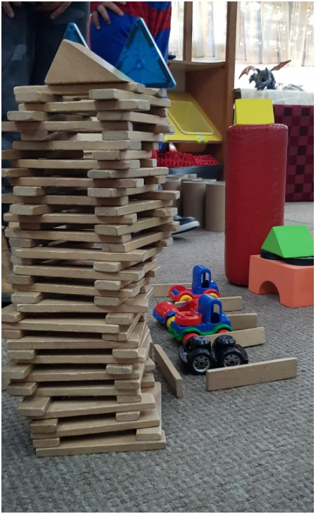 اللعب بالخطوط ,الاشكال والاجسام بكل مكان الروضة الساحة والبيت by njmh - Illustrated by المربيات نجمه زحالقه وامال نصر الدين - Ourboox.com