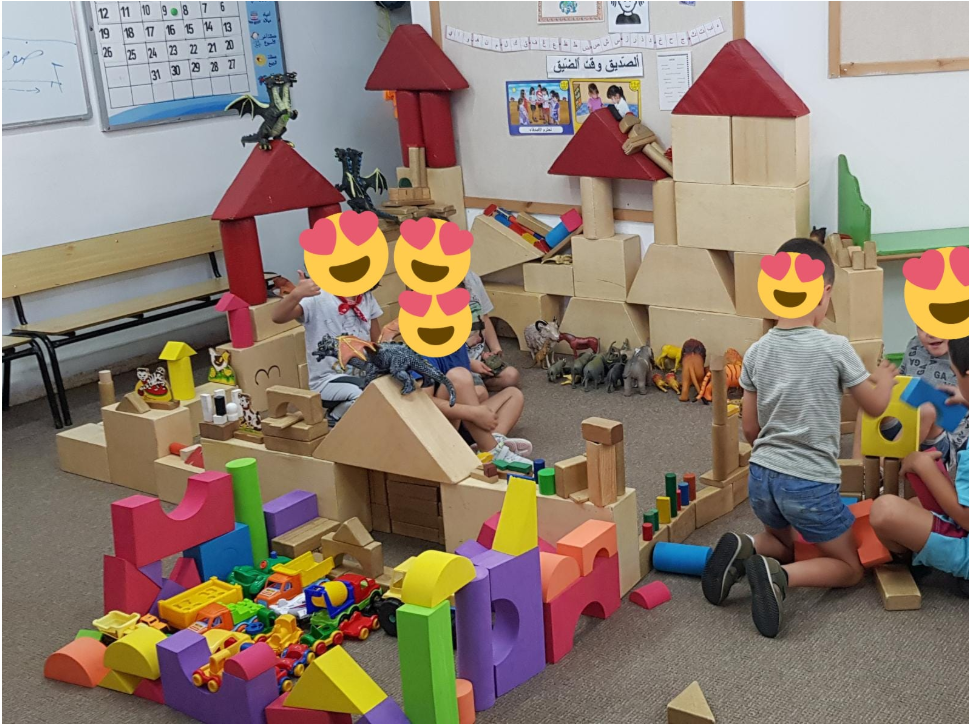 اللعب بالخطوط ,الاشكال والاجسام بكل مكان الروضة الساحة والبيت by njmh - Illustrated by المربيات نجمه زحالقه وامال نصر الدين - Ourboox.com