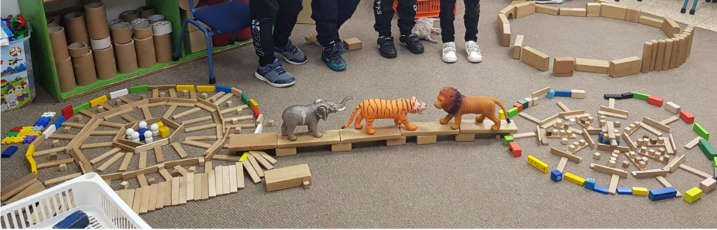 اللعب بالخطوط ,الاشكال والاجسام بكل مكان الروضة الساحة والبيت by njmh - Illustrated by المربيات نجمه زحالقه وامال نصر الدين - Ourboox.com