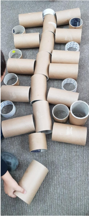 اللعب بالخطوط ,الاشكال والاجسام بكل مكان الروضة الساحة والبيت by njmh - Illustrated by المربيات نجمه زحالقه وامال نصر الدين - Ourboox.com