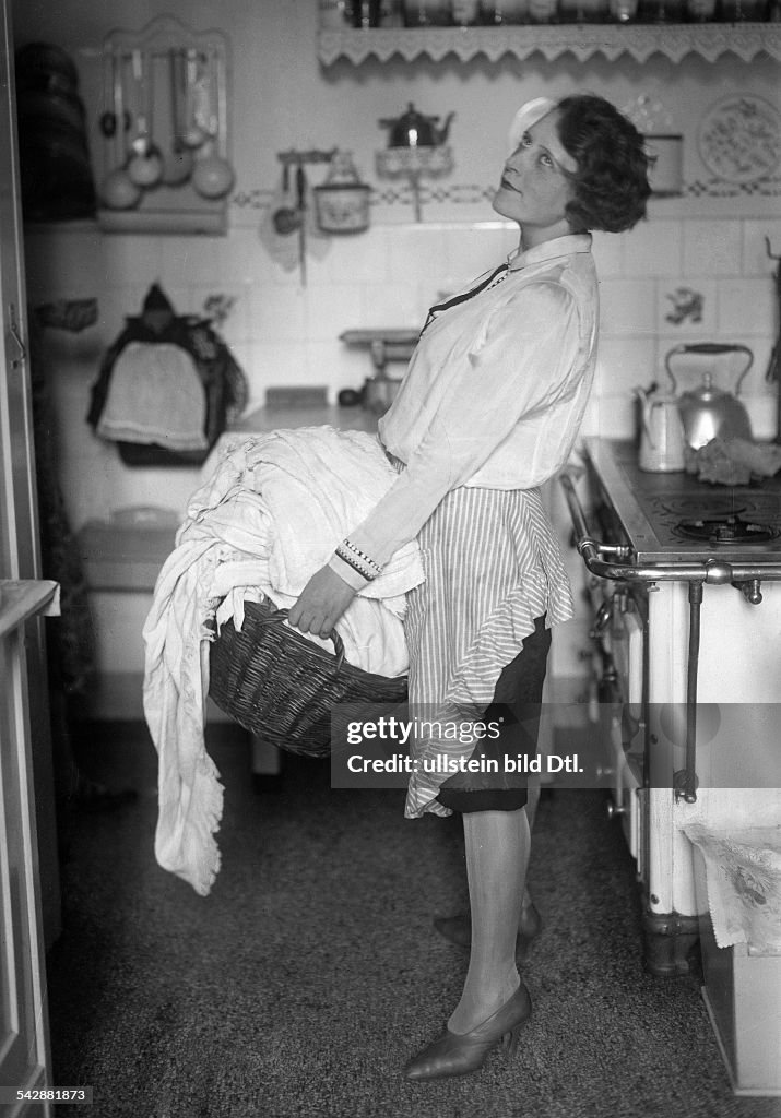 A PHOTO ALBUM by meyrav hershko - Illustrated by Meyrav Hershko - Ourboox.com