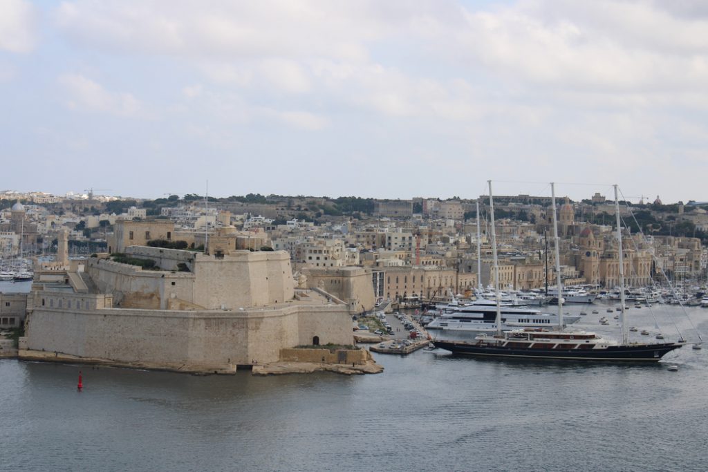 – Пътешествия до Ирландия и Малта – by Rumyana - Ourboox.com