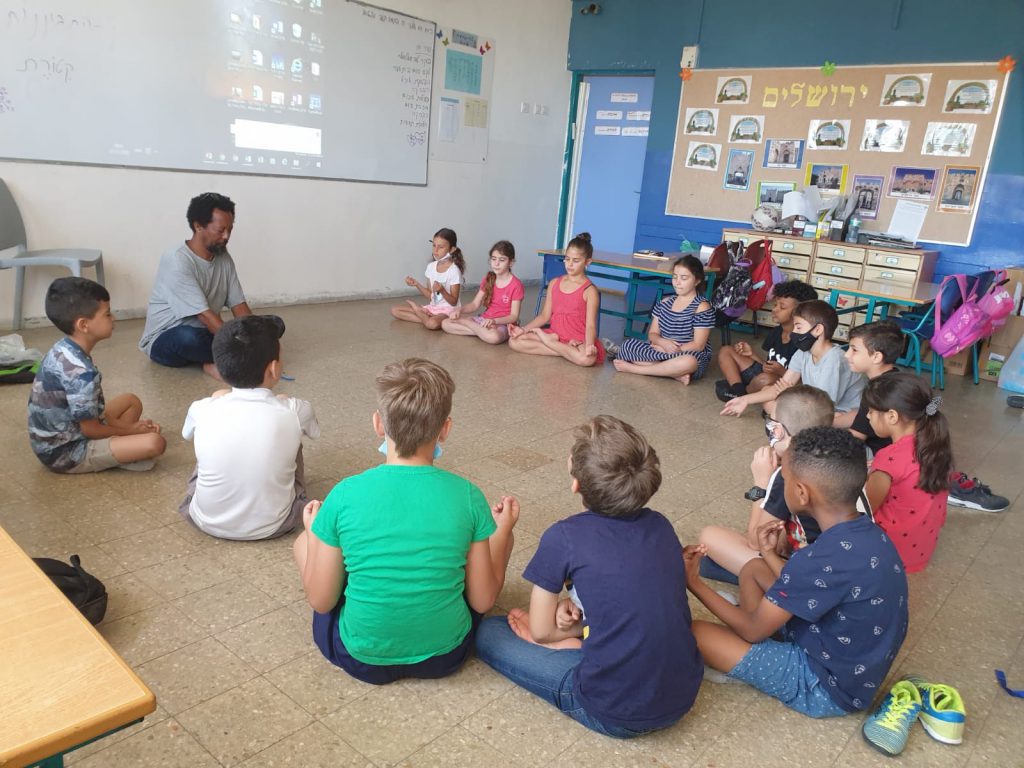 הדואג לימים זורע חיטים, הדואג לשנים נוטע עצים, הדואג לדורות מחנך אנשים (יאנוש קורצ’אק) by dikla oren - Ourboox.com