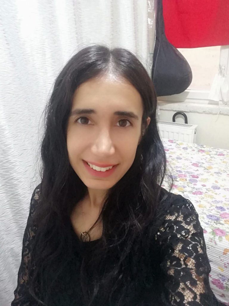 QUEEN BEE by Ali AYAYDIN - Ourboox.com