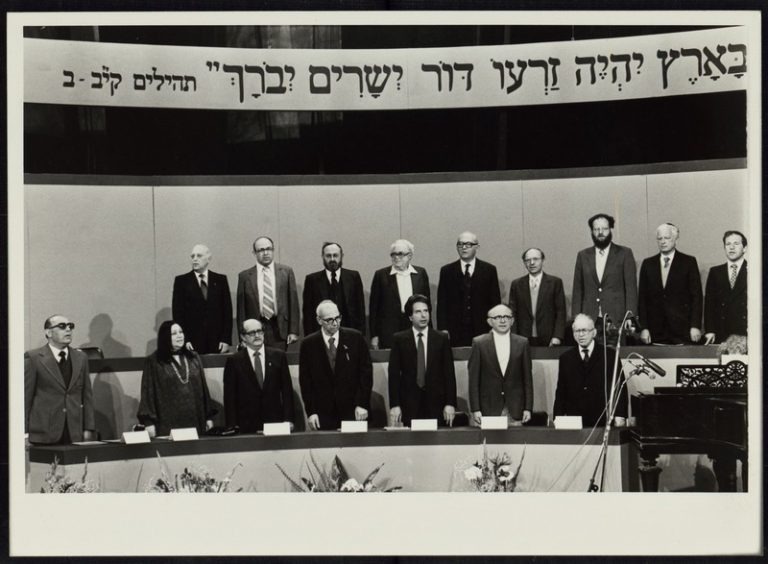 מאת: נגה לוי, אנדריי ישראלי, נעה אפל, הדר קפלן, מיכל כהן בית ספר מדעי טכנולוגי פסגת זאב by Michal Lashansky - Ourboox.com