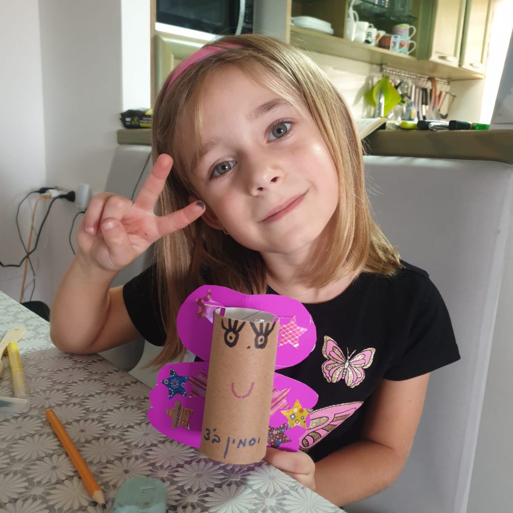 תערוכת הפרפרים של ב’3 בית- ספר אילן רמון חדרה by Assaf Dauber - Illustrated by אסף דאובר - Ourboox.com