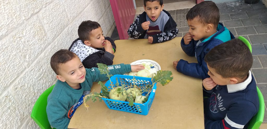 الروضة الخضراء روضة الايمان المربية نجمه زحالقه by njmh - Ourboox.com