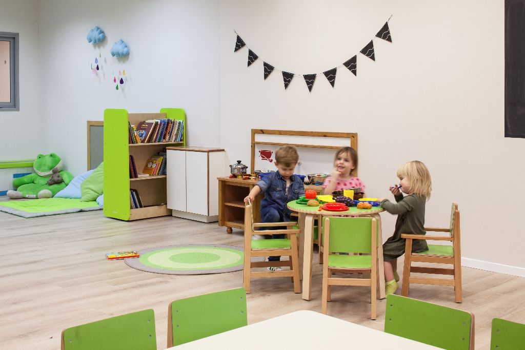 volunteering in kindergarden by Efrat Mor - Ourboox.com