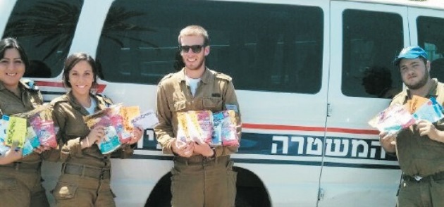 Gifts for soldiers by Ori and Noa - Ourboox.com