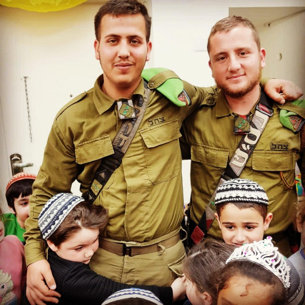 Gifts for soldiers by Ori and Noa - Ourboox.com