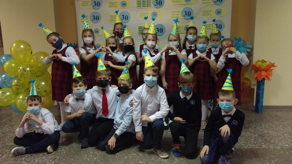 Sveikuoliškas kokteilis mokyklos gimtadieniui by Rasa - Ourboox.com