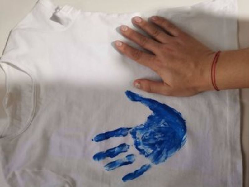 TRICOU PENTRU MOS MARTIN by filimon larisa - Illustrated by CADOU PENTRU UN PRIETEN SPECIAL - Ourboox.com