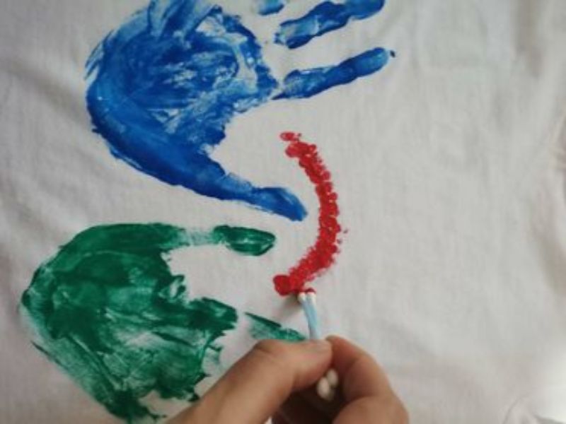 TRICOU PENTRU MOS MARTIN by filimon larisa - Illustrated by CADOU PENTRU UN PRIETEN SPECIAL - Ourboox.com