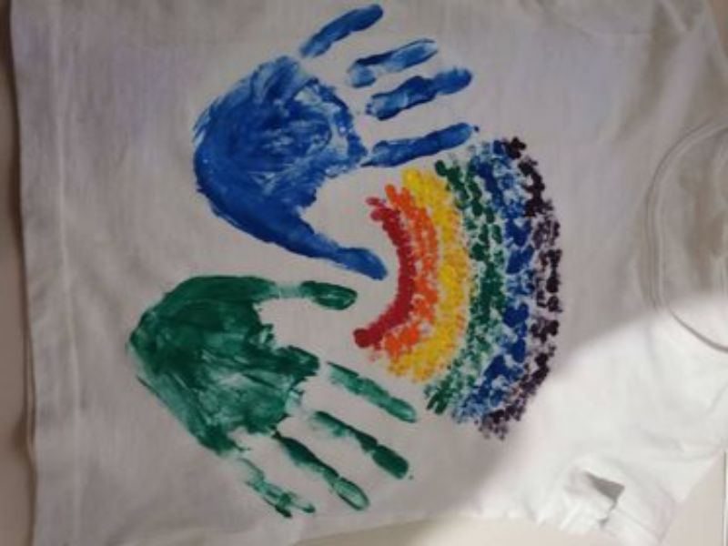 TRICOU PENTRU MOS MARTIN by filimon larisa - Illustrated by CADOU PENTRU UN PRIETEN SPECIAL - Ourboox.com