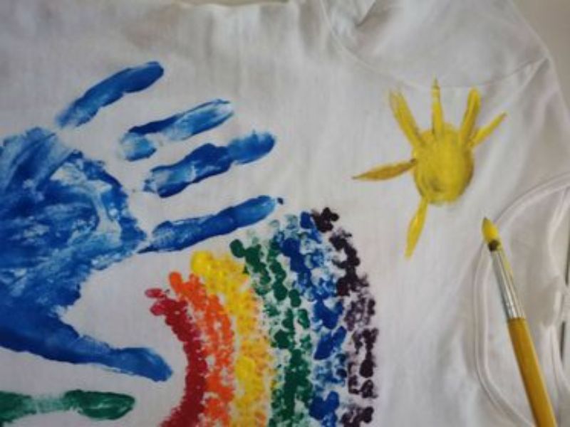 TRICOU PENTRU MOS MARTIN by filimon larisa - Illustrated by CADOU PENTRU UN PRIETEN SPECIAL - Ourboox.com