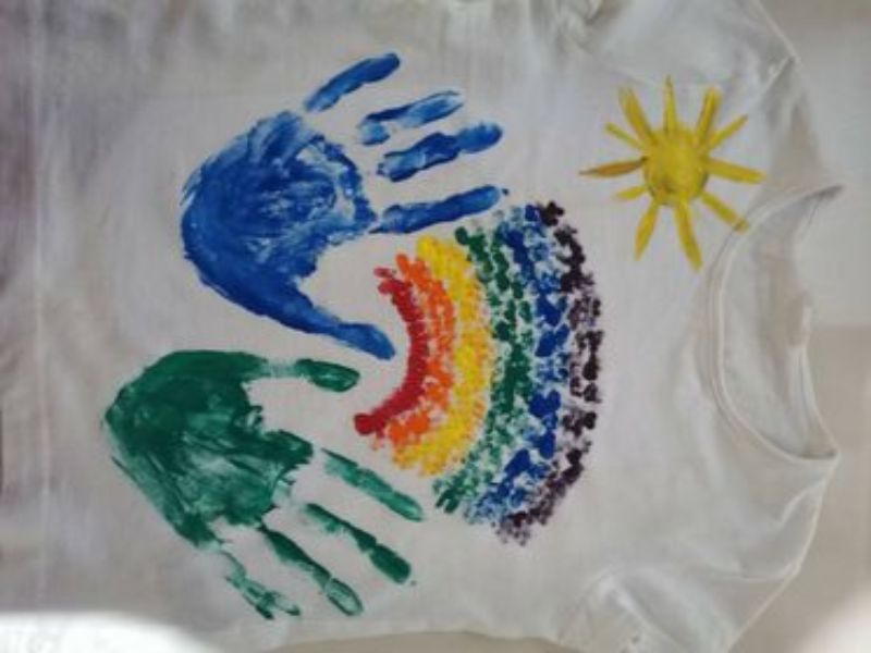 TRICOU PENTRU MOS MARTIN by filimon larisa - Illustrated by CADOU PENTRU UN PRIETEN SPECIAL - Ourboox.com