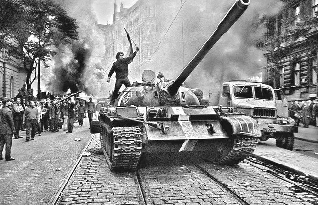 Празька весна: “Спроба скинути комунізм”. Радянська інтервенція by Taras German R - Ourboox.com