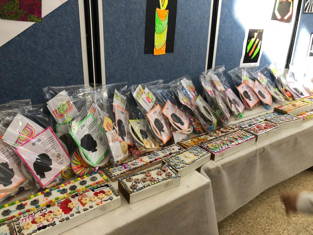 חוגגים חנוכה בחיטה by michal hunga - Ourboox.com