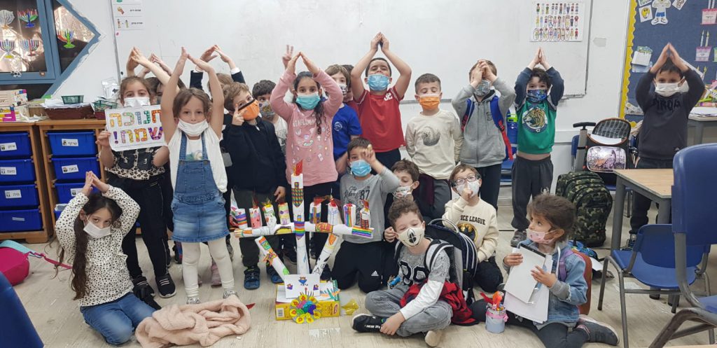 חוגגים חנוכה בחיטה by michal hunga - Ourboox.com