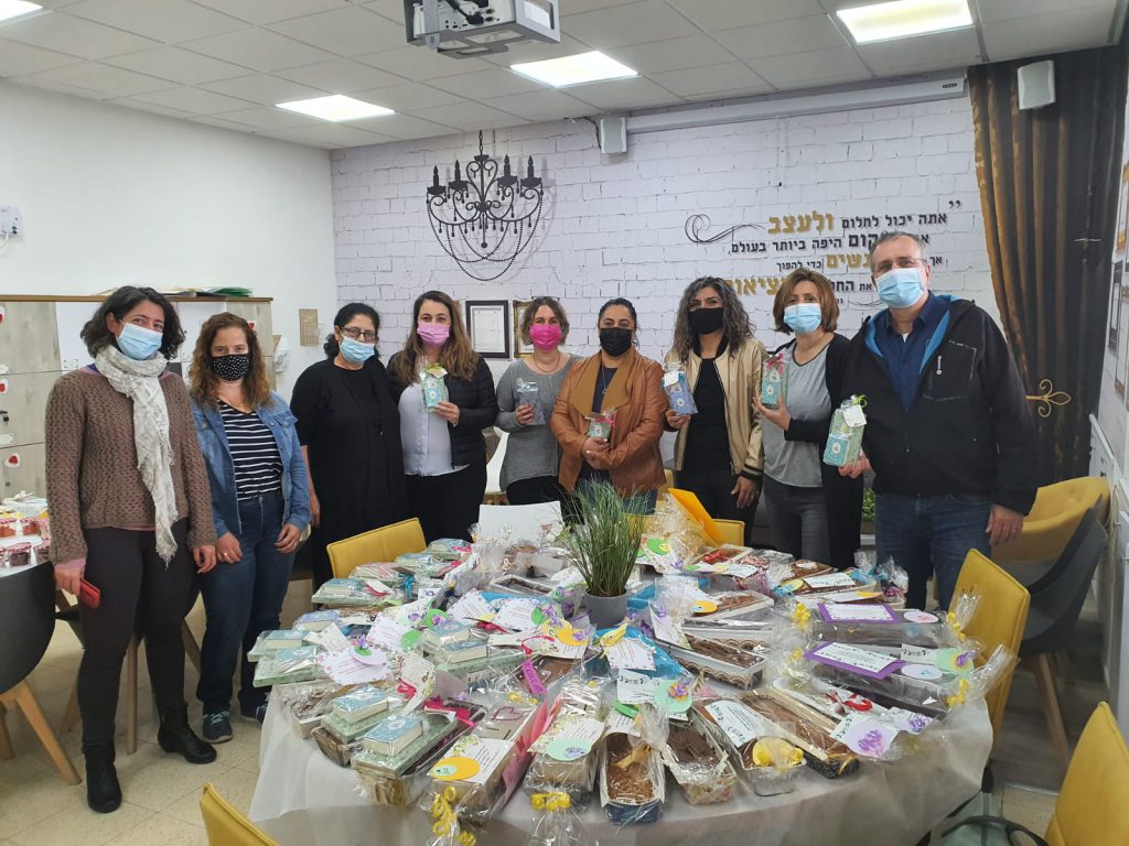 חוגגים חנוכה בחיטה by michal hunga - Ourboox.com