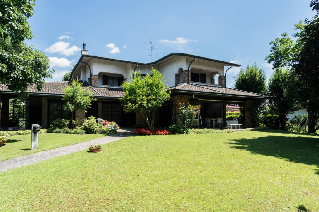 OMICIDIO NELLA SCUOLA CFP by Alessio roca - Ourboox.com