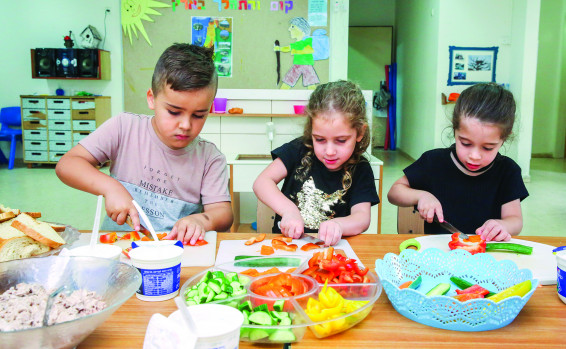 אצלינו בגן by rachel tavasi - Ourboox.com