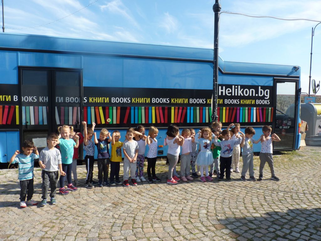 модно ревю by Natalia Yordanova - Ourboox.com