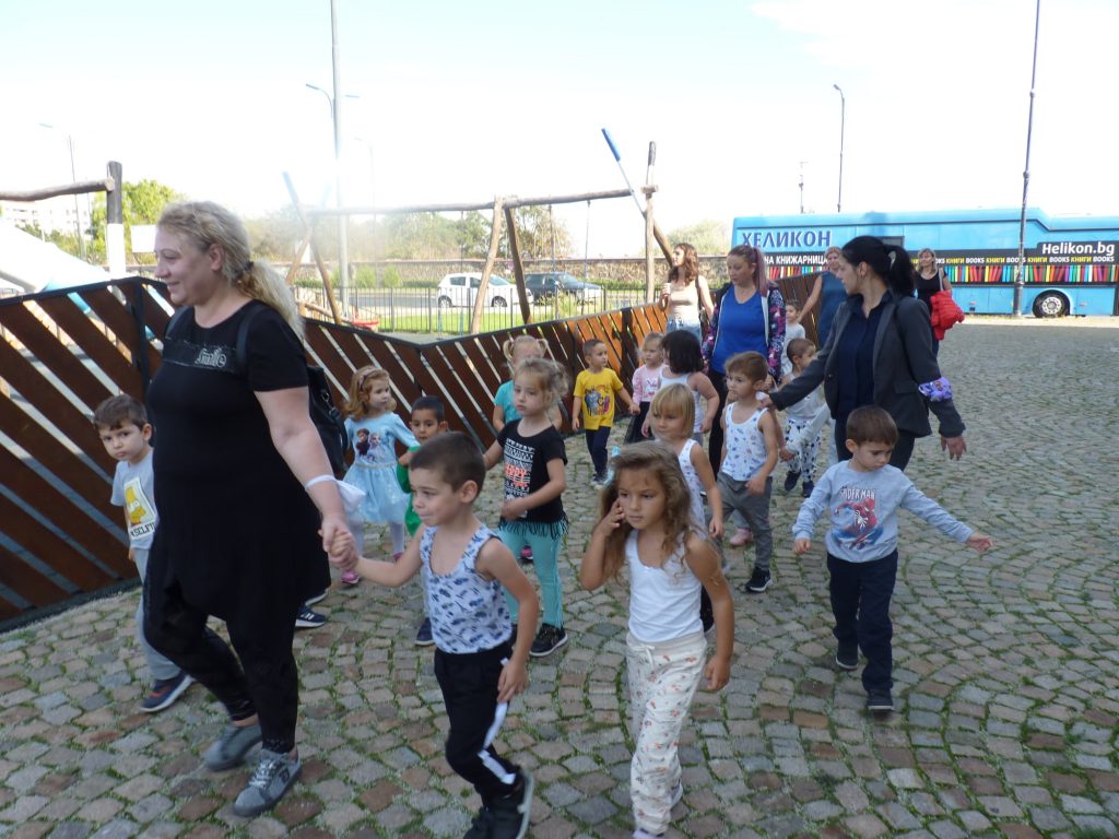 модно ревю by Natalia Yordanova - Ourboox.com